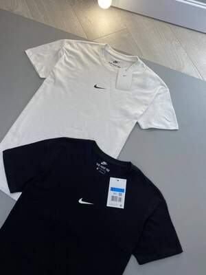 NIKE CENTER LOGO T-SHIRT