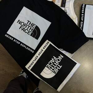 Футболки The North Face
